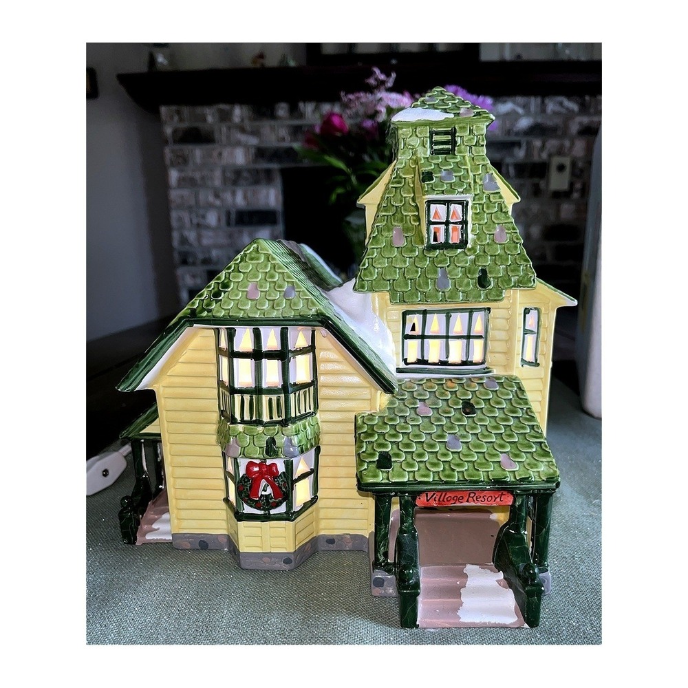 Dept 56 Village Resort 1987 Snow Village w/light